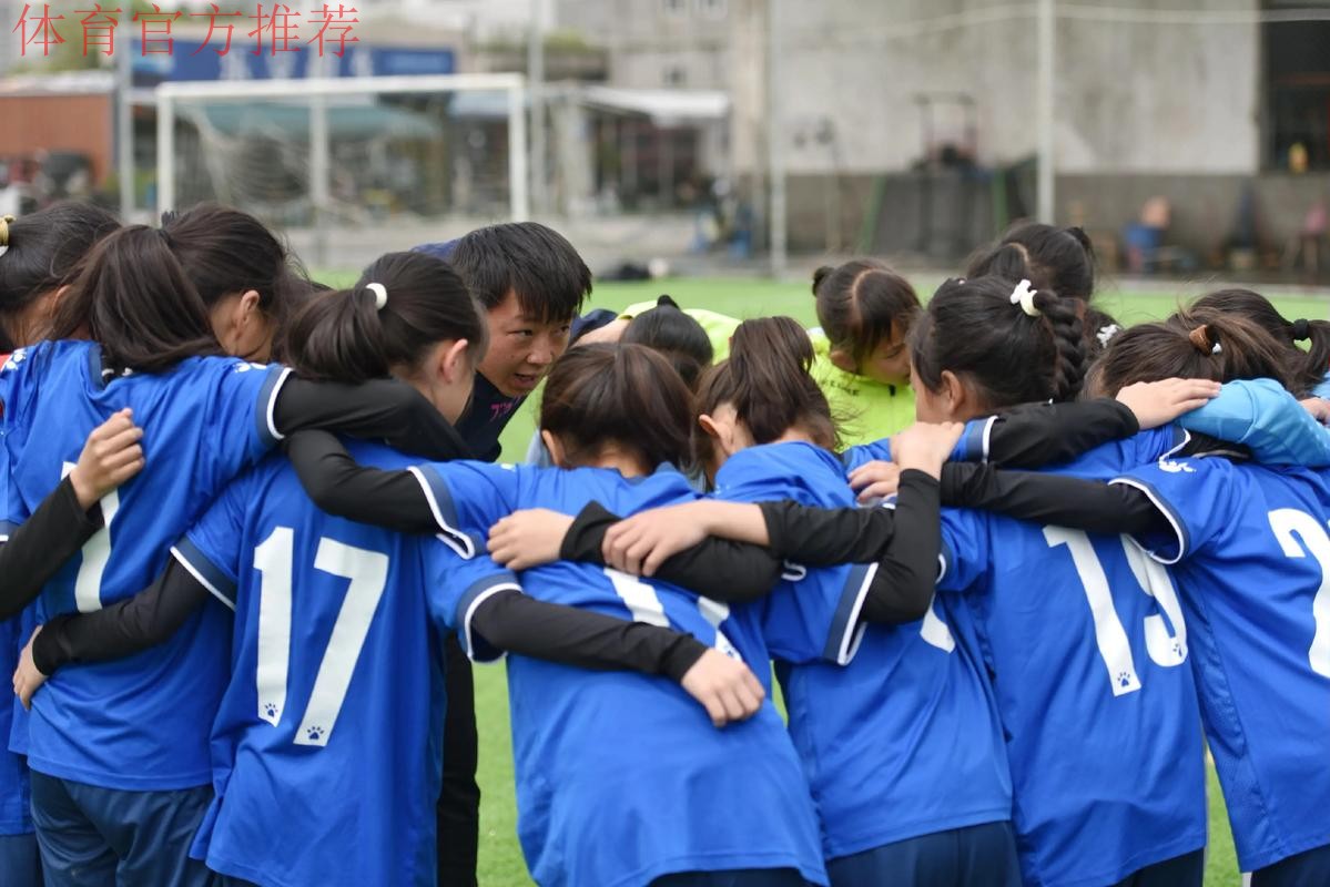 传播女足精神、分享成长经验——女乙联赛球队走进成都中小学校园